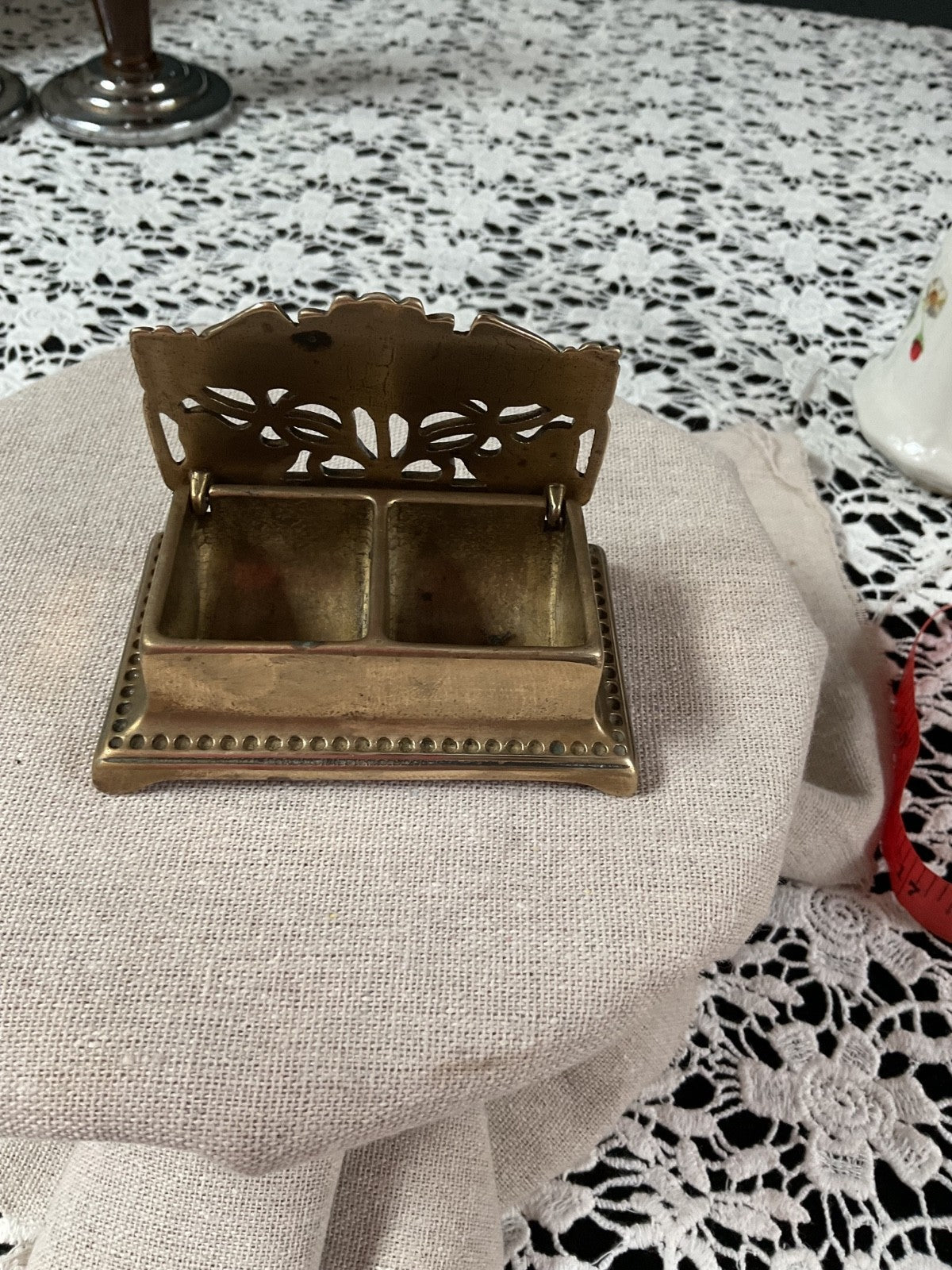 🏵️ Vintage Solid Brass Trinket Box – Sunflower Design – Ornate Hinged Lid – 4"