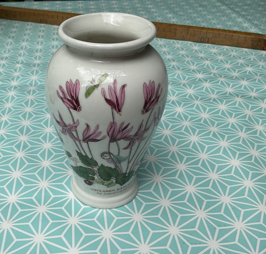 Portmeirion Botanic Garden Vase – Cyclamen Repandum, 7"