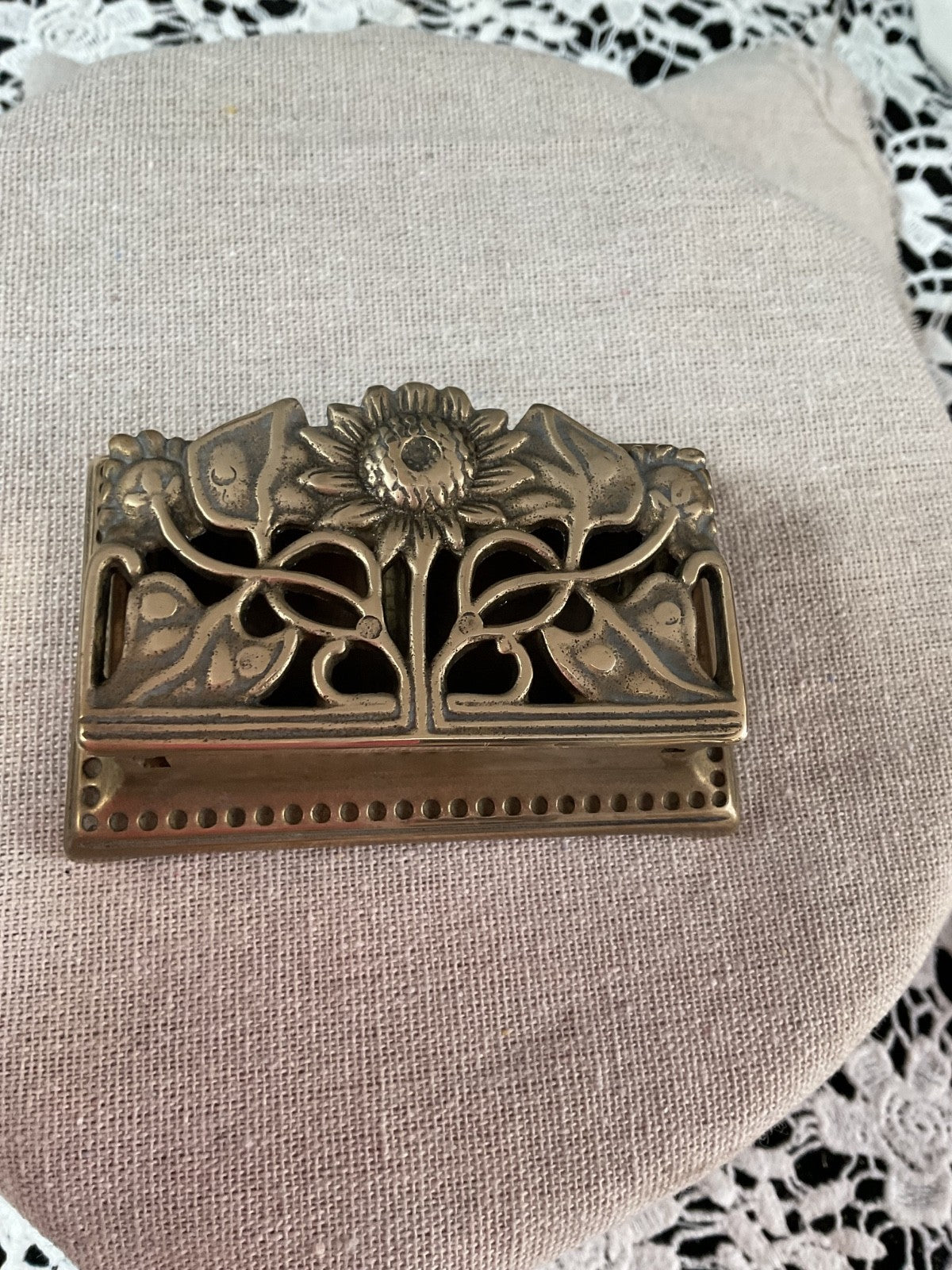 🏵️ Vintage Solid Brass Trinket Box – Sunflower Design – Ornate Hinged Lid – 4"