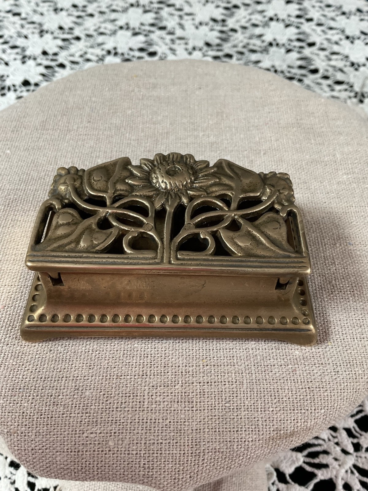 🏵️ Vintage Solid Brass Trinket Box – Sunflower Design – Ornate Hinged Lid – 4"