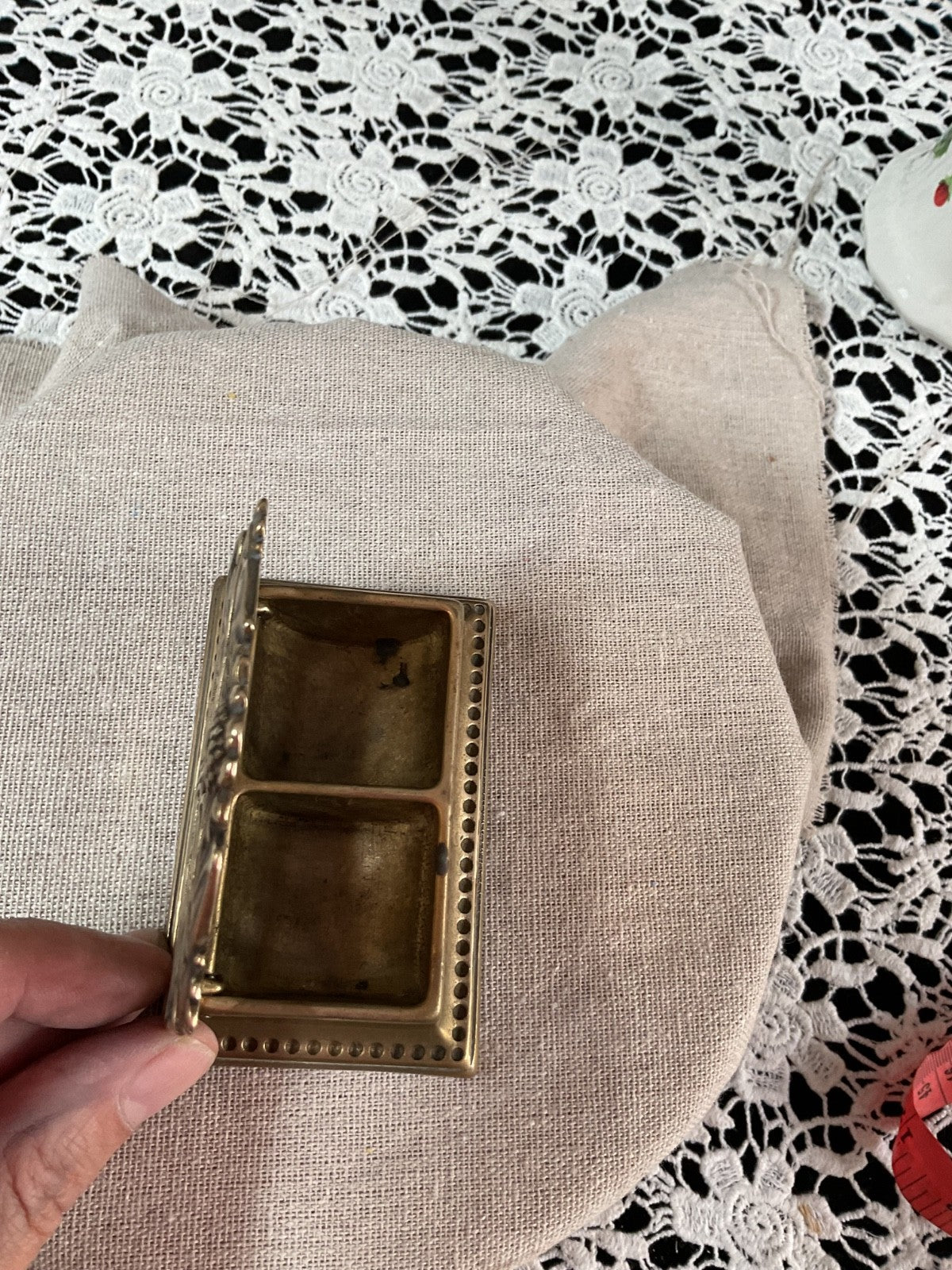 🏵️ Vintage Solid Brass Trinket Box – Sunflower Design – Ornate Hinged Lid – 4"