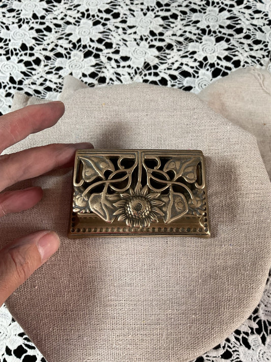 🏵️ Vintage Solid Brass Trinket Box – Sunflower Design – Ornate Hinged Lid – 4"