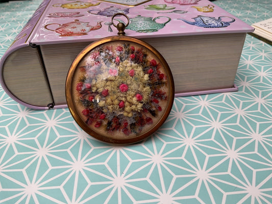 Round Dried Flowers Resin Picture – Brass Frame